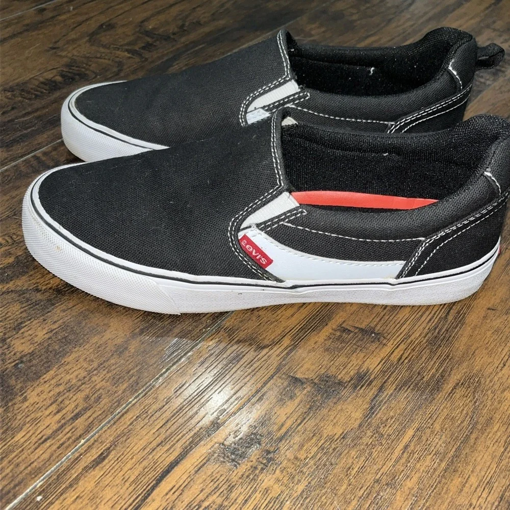 Levi's Comfort Black Slip On Canvas Shoes Women's Sz 8 Skater